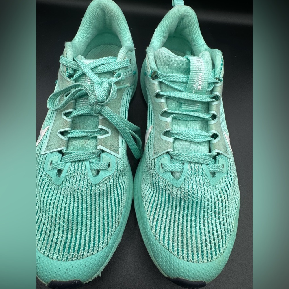 Nike Green and Black Athletic Shoes with Mesh Upper - Picture 15 of 15